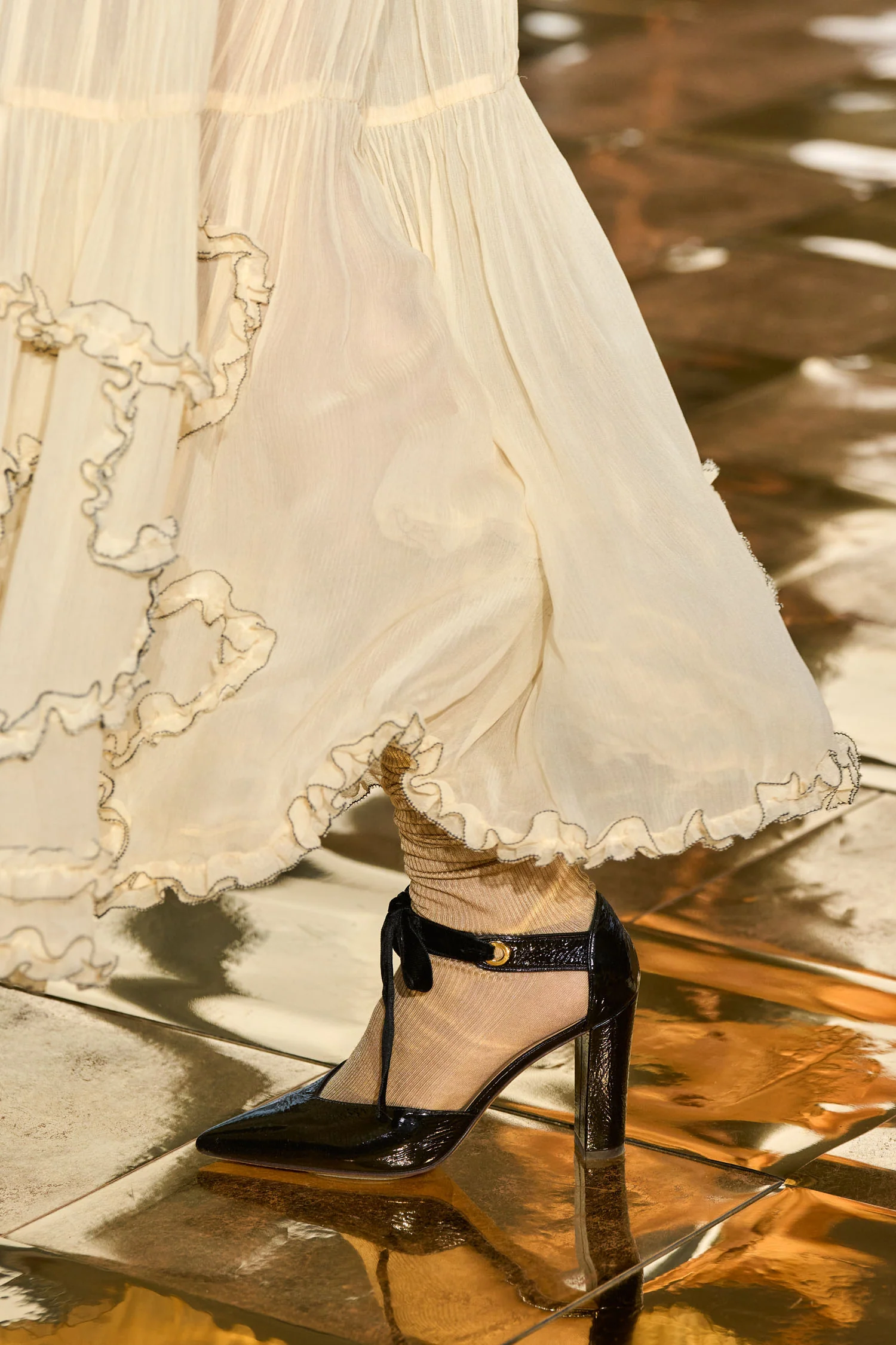 Corinna Eyelet Detail High Heel - Noir - Image 5